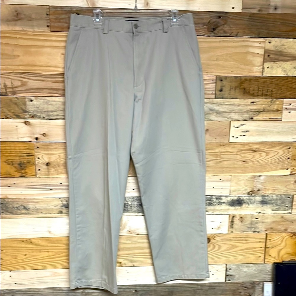 Dockers size W34xL30 Khaki Color Chino Pant Straight-Leg Flat Front with Pockets